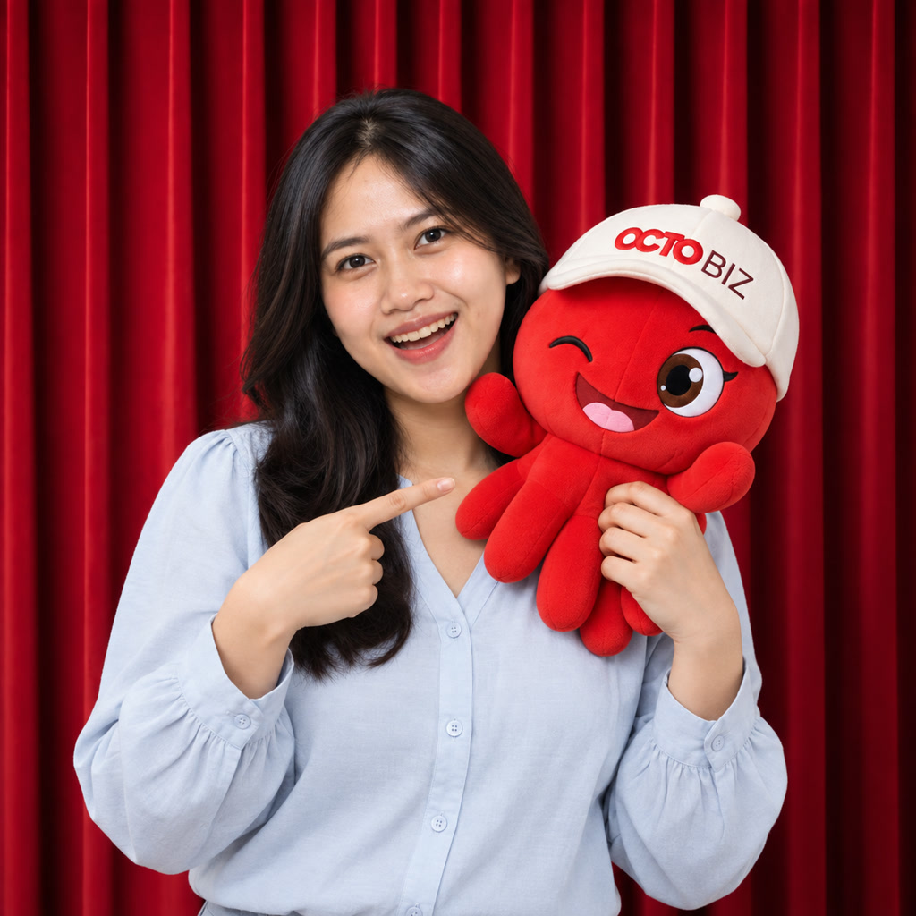 The same guest in a photo with Staff OctoBiz
